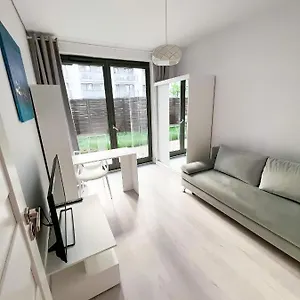  Apartament Bliska Wola, Apartament 3 Pokoje Z 40m2 Ogrodkiem Polska